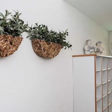 شقة A Cappella بينز