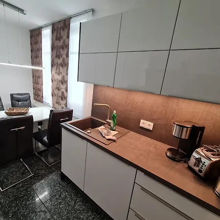 A Cappella Apartment *